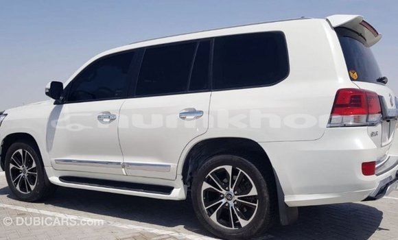 Buy Import Toyota Land Cruiser White Car in Import - Dubai in Bumthang Buy Import Toyota Land Cruiser White Car in Import - Dubai in Bumthang