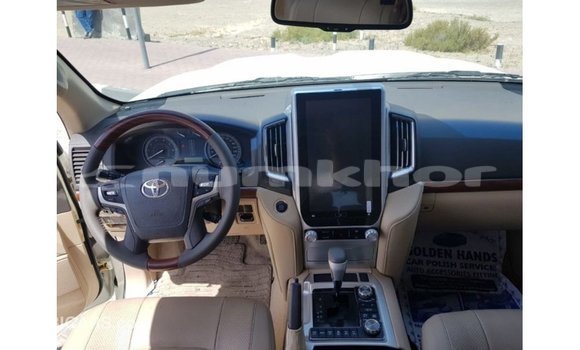 Buy Import Toyota Land Cruiser White Car in Import - Dubai in Bumthang Buy Import Toyota Land Cruiser White Car in Import - Dubai in Bumthang