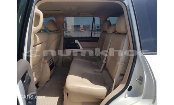 Buy Import Toyota Land Cruiser White Car in Import - Dubai in Bumthang Buy Import Toyota Land Cruiser White Car in Import - Dubai in Bumthang