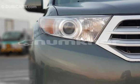 Buy Import Toyota Highlander Green Car in Import - Dubai in Bumthang Buy Import Toyota Highlander Green Car in Import - Dubai in Bumthang