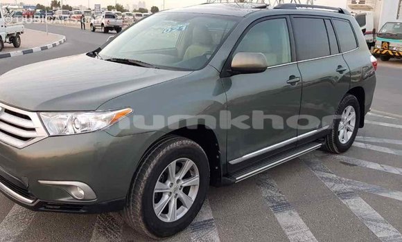 Buy Import Toyota Highlander Green Car in Import - Dubai in Bumthang Buy Import Toyota Highlander Green Car in Import - Dubai in Bumthang