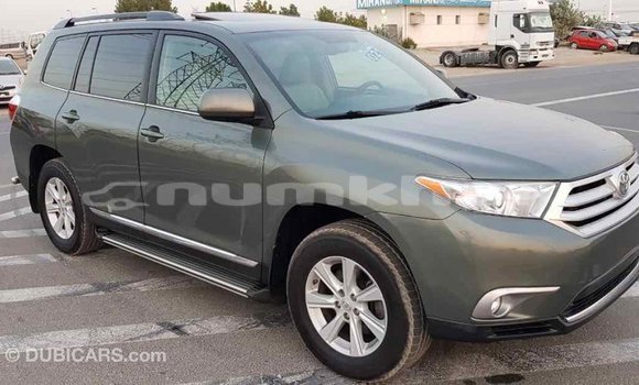 Buy Import Toyota Highlander Green Car in Import - Dubai in Bumthang Buy Import Toyota Highlander Green Car in Import - Dubai in Bumthang