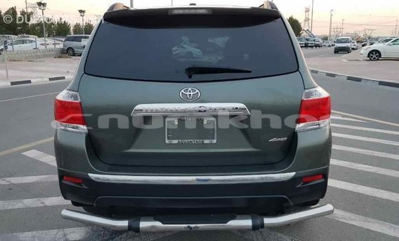 Buy Import Toyota Highlander Green Car in Import - Dubai in Bumthang Buy Import Toyota Highlander Green Car in Import - Dubai in Bumthang