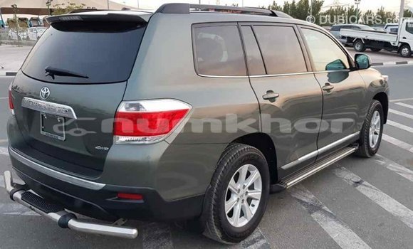 Buy Import Toyota Highlander Green Car in Import - Dubai in Bumthang Buy Import Toyota Highlander Green Car in Import - Dubai in Bumthang