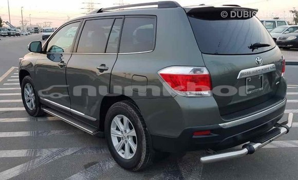 Buy Import Toyota Highlander Green Car in Import - Dubai in Bumthang Buy Import Toyota Highlander Green Car in Import - Dubai in Bumthang