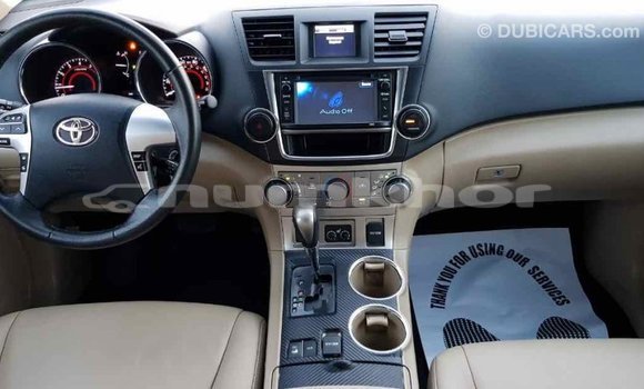 Buy Import Toyota Highlander Green Car in Import - Dubai in Bumthang Buy Import Toyota Highlander Green Car in Import - Dubai in Bumthang
