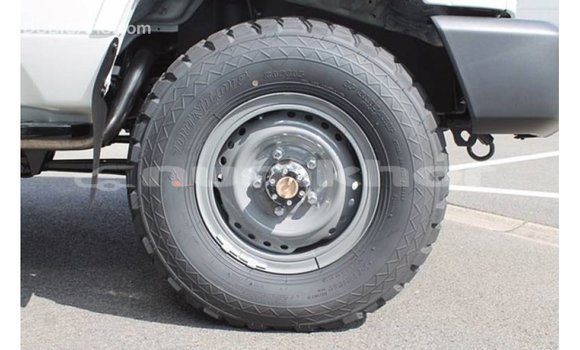 Buy Import Toyota Land Cruiser White Car in Import - Dubai in Bumthang Buy Import Toyota Land Cruiser White Car in Import - Dubai in Bumthang