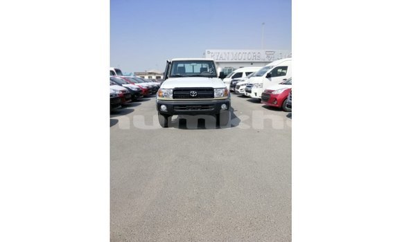 Buy Import Toyota Land Cruiser Beige Car in Import - Dubai in Bumthang Buy Import Toyota Land Cruiser Beige Car in Import - Dubai in Bumthang