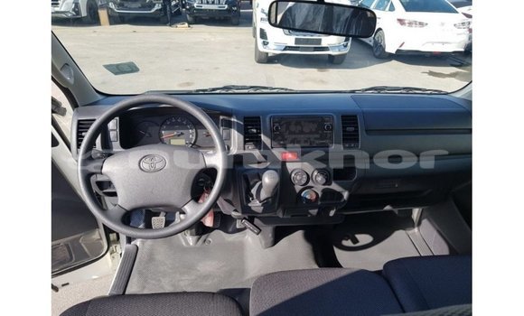 Buy Import Toyota Hiace White Car in Import - Dubai in Bumthang Buy Import Toyota Hiace White Car in Import - Dubai in Bumthang