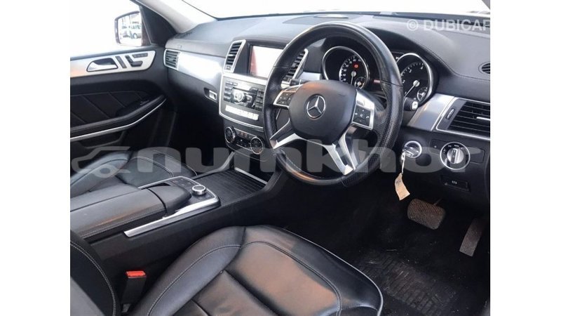 Big with watermark mercedes benz 190 bumthang import dubai 3467