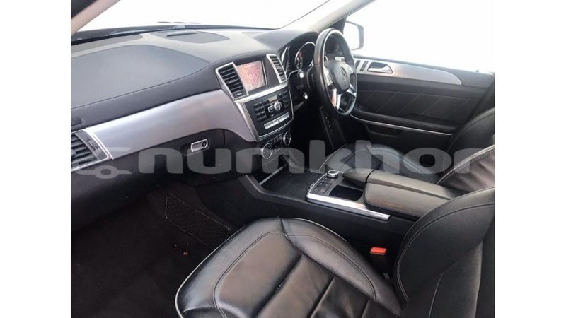 Big with watermark mercedes benz 190 bumthang import dubai 3467