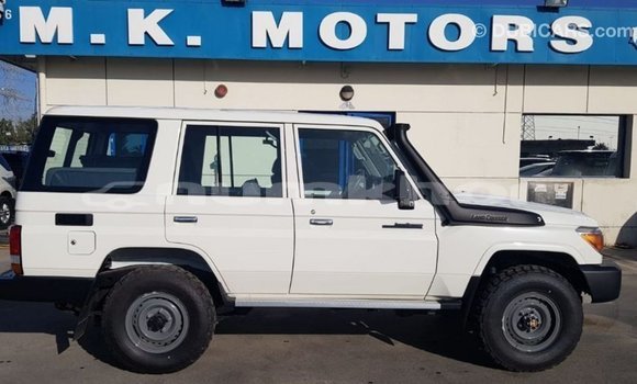 Buy Import Toyota Land Cruiser White Car in Import - Dubai in Bumthang Buy Import Toyota Land Cruiser White Car in Import - Dubai in Bumthang
