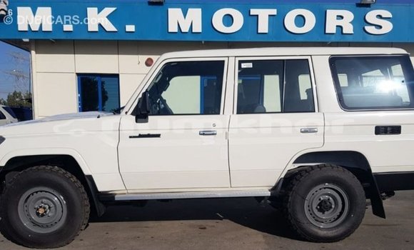 Buy Import Toyota Land Cruiser White Car in Import - Dubai in Bumthang Buy Import Toyota Land Cruiser White Car in Import - Dubai in Bumthang