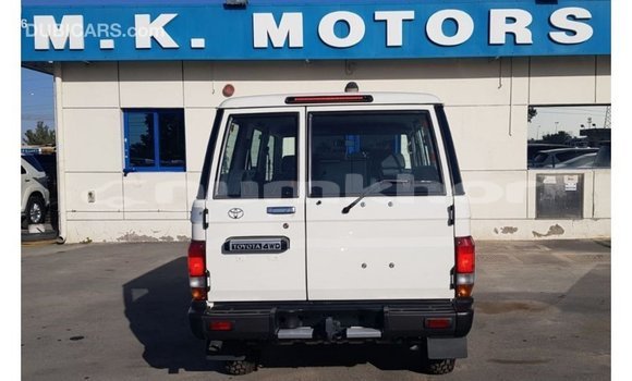 Buy Import Toyota Land Cruiser White Car in Import - Dubai in Bumthang Buy Import Toyota Land Cruiser White Car in Import - Dubai in Bumthang
