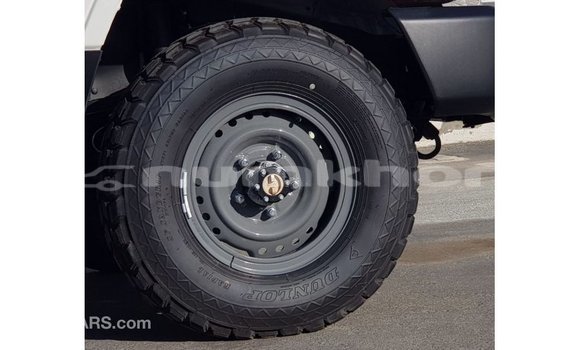 Buy Import Toyota Land Cruiser White Car in Import - Dubai in Bumthang Buy Import Toyota Land Cruiser White Car in Import - Dubai in Bumthang