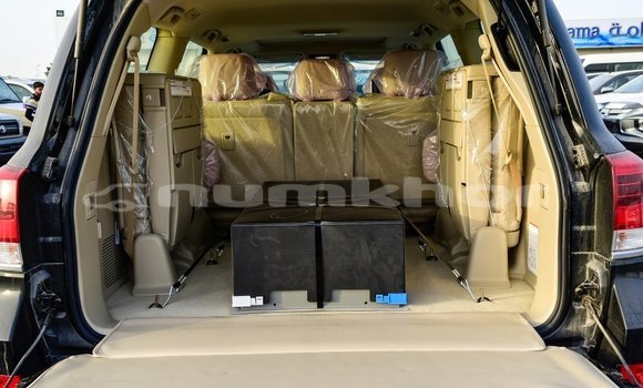 Buy Import Toyota Land Cruiser Black Car in Import - Dubai in Bumthang Buy Import Toyota Land Cruiser Black Car in Import - Dubai in Bumthang