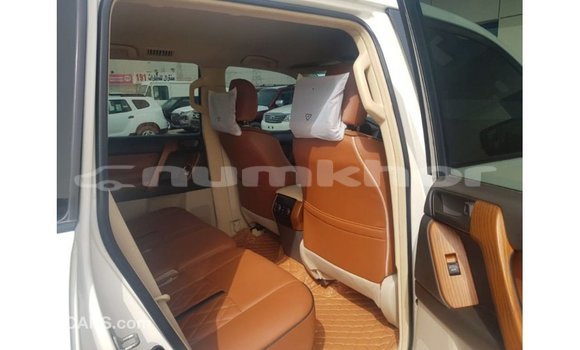 Buy Import Toyota Land Cruiser White Car in Import - Dubai in Bumthang Buy Import Toyota Land Cruiser White Car in Import - Dubai in Bumthang