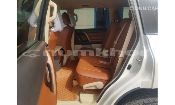 Buy Import Toyota Land Cruiser White Car in Import - Dubai in Bumthang Buy Import Toyota Land Cruiser White Car in Import - Dubai in Bumthang