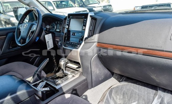 Buy Import Toyota Land Cruiser White Car in Import - Dubai in Bumthang Buy Import Toyota Land Cruiser White Car in Import - Dubai in Bumthang