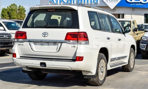 Buy Import Toyota Land Cruiser White Car in Import - Dubai in Bumthang Buy Import Toyota Land Cruiser White Car in Import - Dubai in Bumthang