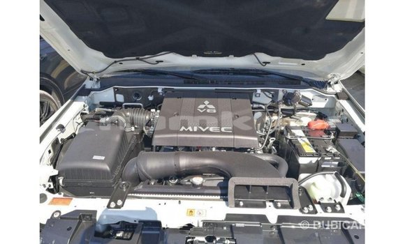 Buy Import Mitsubishi Pajero White Car in Import - Dubai in Bumthang Buy Import Mitsubishi Pajero White Car in Import - Dubai in Bumthang