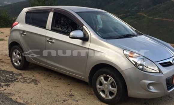Buy Used Hyundai i10 Silver Car in Thimphu in Timphu Buy Used Hyundai i10 Silver Car in Thimphu in Timphu
