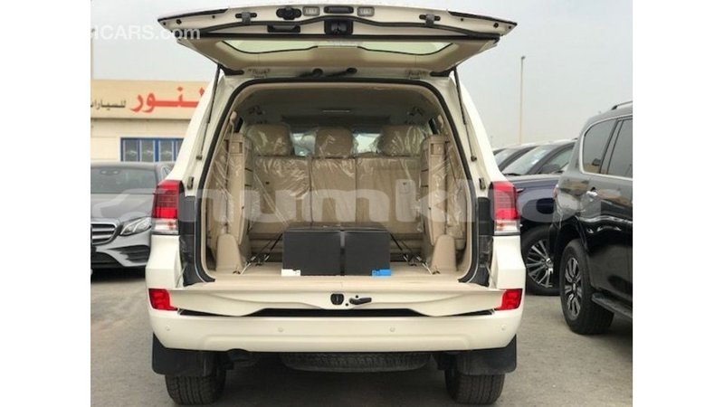 Big with watermark toyota land cruiser bumthang import dubai 3561