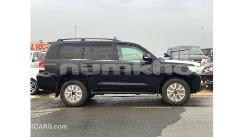 Big with watermark toyota land cruiser bumthang import dubai 3562