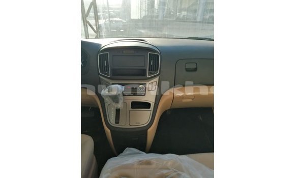 Buy Import Hyundai Accent White Car in Import - Dubai in Bumthang Buy Import Hyundai Accent White Car in Import - Dubai in Bumthang