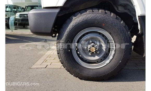 Buy Import Toyota Land Cruiser White Car in Import - Dubai in Bumthang Buy Import Toyota Land Cruiser White Car in Import - Dubai in Bumthang
