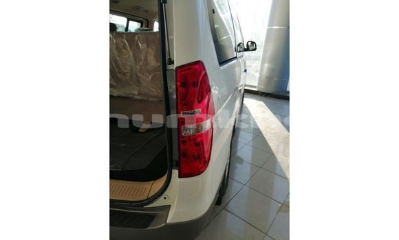 Buy Import Hyundai Accent White Car in Import - Dubai in Bumthang Buy Import Hyundai Accent White Car in Import - Dubai in Bumthang