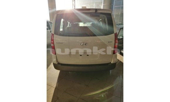 Buy Import Hyundai Accent White Car in Import - Dubai in Bumthang Buy Import Hyundai Accent White Car in Import - Dubai in Bumthang