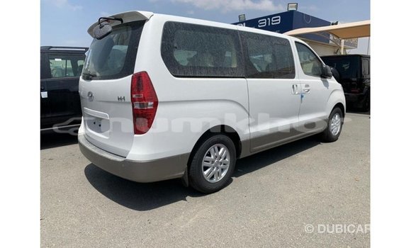 Buy Import Hyundai Accent White Car in Import - Dubai in Bumthang Buy Import Hyundai Accent White Car in Import - Dubai in Bumthang