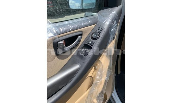 Buy Import Hyundai Accent White Car in Import - Dubai in Bumthang Buy Import Hyundai Accent White Car in Import - Dubai in Bumthang