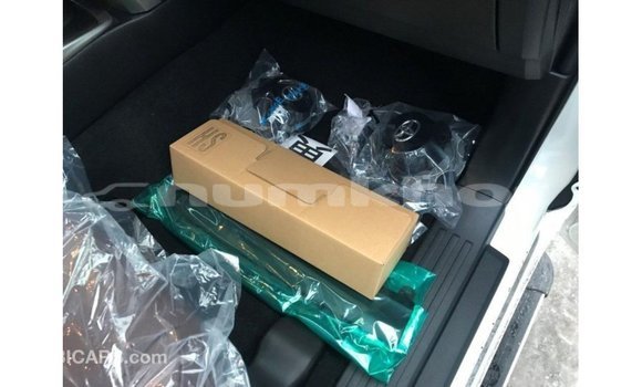 Buy Import Toyota 4Runner White Car in Import - Dubai in Bumthang Buy Import Toyota 4Runner White Car in Import - Dubai in Bumthang