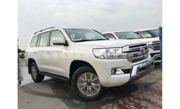 Buy Import Toyota Land Cruiser White Car in Import - Dubai in Bumthang Buy Import Toyota Land Cruiser White Car in Import - Dubai in Bumthang