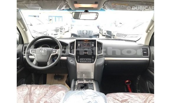 Buy Import Toyota Land Cruiser White Car in Import - Dubai in Bumthang Buy Import Toyota Land Cruiser White Car in Import - Dubai in Bumthang