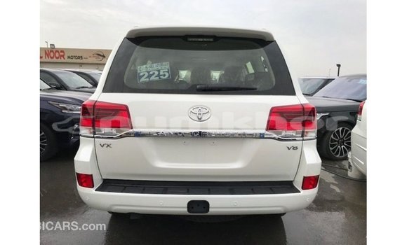 Buy Import Toyota Land Cruiser White Car in Import - Dubai in Bumthang Buy Import Toyota Land Cruiser White Car in Import - Dubai in Bumthang