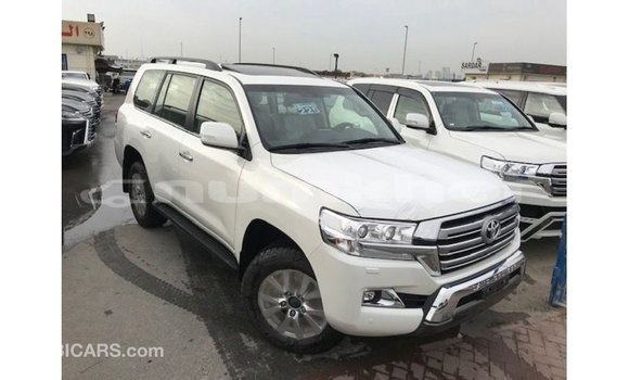 Buy Import Toyota Land Cruiser White Car in Import - Dubai in Bumthang Buy Import Toyota Land Cruiser White Car in Import - Dubai in Bumthang