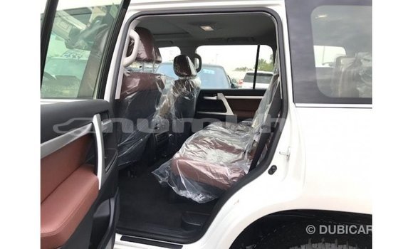 Buy Import Toyota Land Cruiser White Car in Import - Dubai in Bumthang Buy Import Toyota Land Cruiser White Car in Import - Dubai in Bumthang