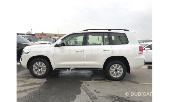 Buy Import Toyota Land Cruiser White Car in Import - Dubai in Bumthang Buy Import Toyota Land Cruiser White Car in Import - Dubai in Bumthang
