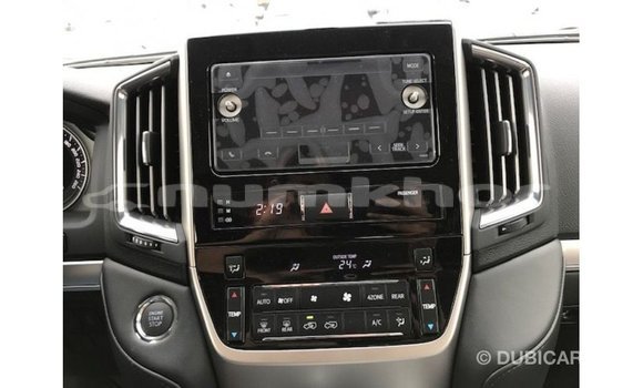 Buy Import Toyota Land Cruiser White Car in Import - Dubai in Bumthang Buy Import Toyota Land Cruiser White Car in Import - Dubai in Bumthang