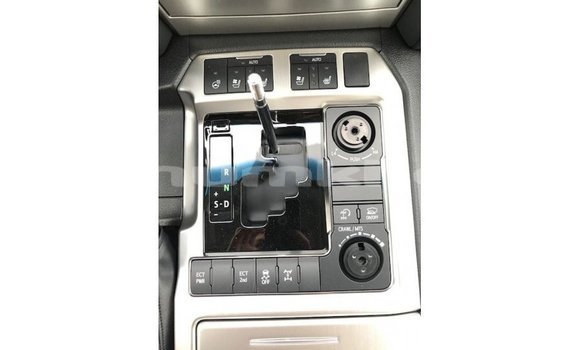 Buy Import Toyota Land Cruiser White Car in Import - Dubai in Bumthang Buy Import Toyota Land Cruiser White Car in Import - Dubai in Bumthang