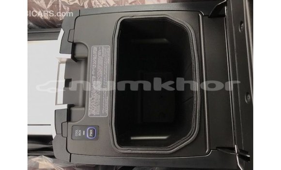 Buy Import Toyota Land Cruiser White Car in Import - Dubai in Bumthang Buy Import Toyota Land Cruiser White Car in Import - Dubai in Bumthang