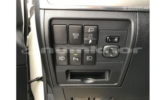 Buy Import Toyota Land Cruiser White Car in Import - Dubai in Bumthang Buy Import Toyota Land Cruiser White Car in Import - Dubai in Bumthang