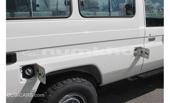 Buy Import Toyota Land Cruiser White Car in Import - Dubai in Bumthang Buy Import Toyota Land Cruiser White Car in Import - Dubai in Bumthang