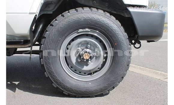 Buy Import Toyota Land Cruiser White Car in Import - Dubai in Bumthang Buy Import Toyota Land Cruiser White Car in Import - Dubai in Bumthang