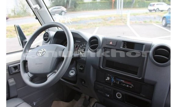 Buy Import Toyota Land Cruiser White Car in Import - Dubai in Bumthang Buy Import Toyota Land Cruiser White Car in Import - Dubai in Bumthang