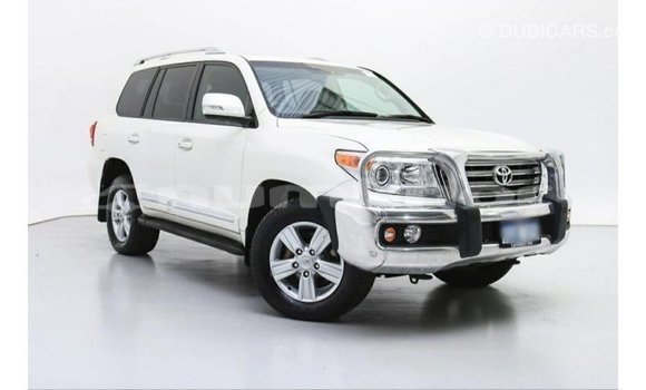 Buy Import Toyota Land Cruiser White Car in Import - Dubai in Bumthang Buy Import Toyota Land Cruiser White Car in Import - Dubai in Bumthang