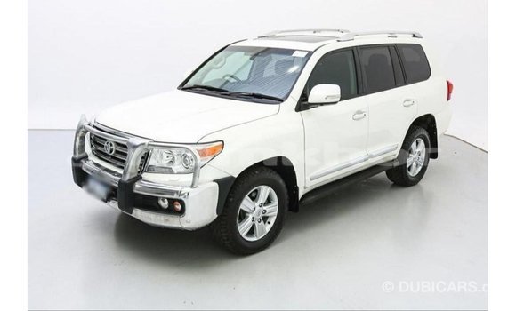Buy Import Toyota Land Cruiser White Car in Import - Dubai in Bumthang Buy Import Toyota Land Cruiser White Car in Import - Dubai in Bumthang